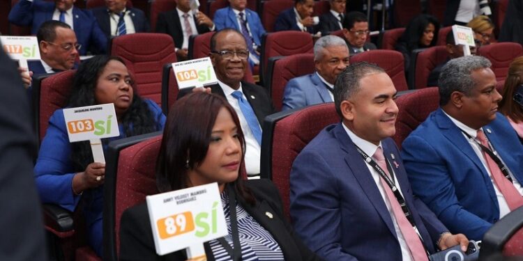 Aprueba la Asamblea Nacional Revisora modificaciones a la Constitución