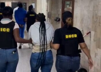 Detienen a cuatro franceses con drogas en el aeropuerto Las Américas