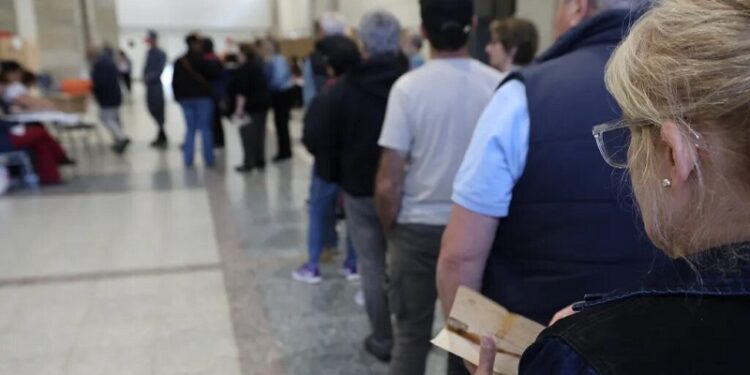 Proyecciones indican que habrá segunda vuelta de elecciones presidenciales en Uruguay