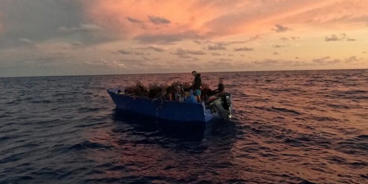 Guardia Costera devuelve 58 migrantes a República Dominicana