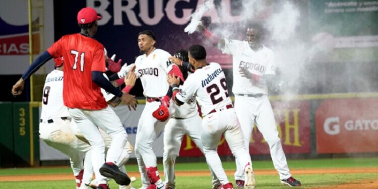 Hit de González da victoria al Escogido en la última entrada