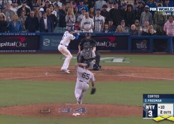 Freeman gana el Juego 1 con el primer grand slam de oro en la historia de la SM