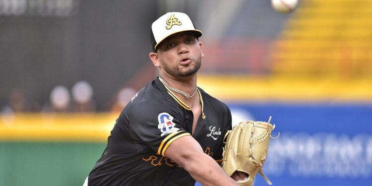 Águilas caen 6 por 0 ante Gigantes en domingo de pelota