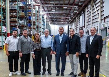 Gobernador anuncia expansión de César Castillo LLC con una inversión de 12.4 millones de dólares