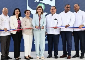 Gobierno entrega primera etapa remozamiento del hospital de Salcedo