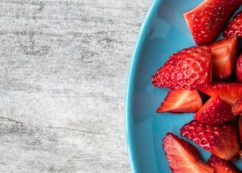 Comer menos puede alargar la vida, según un estudio