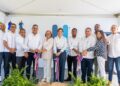 Vicepresidenta Peña entrega escuela, campo de béisbol y da palazo para ampliación de hospital