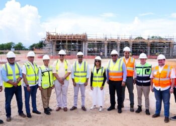 Joel Santos resalta confianza de inversionistas en el sector eléctrico