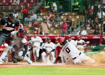 Leones superan 7-1 a Gigantes en el Quisqueya