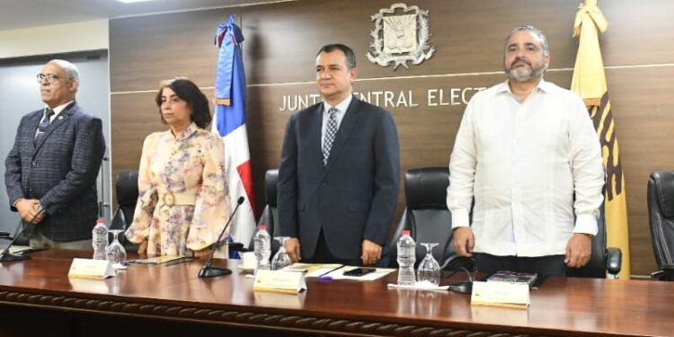 JCE-IESPEC gradúa 252 personas en “Diplomado Especializado en Administración Electoral”