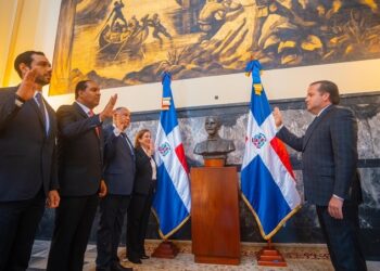 Ministro Paliza juramenta nuevos viceministros en el Minpre