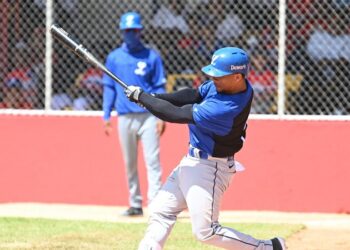 Mejía, Hernández jonronean en revés del Licey