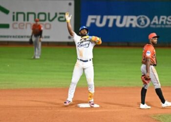 Liover Peguero decide el sexto triunfo en línea del Licey
