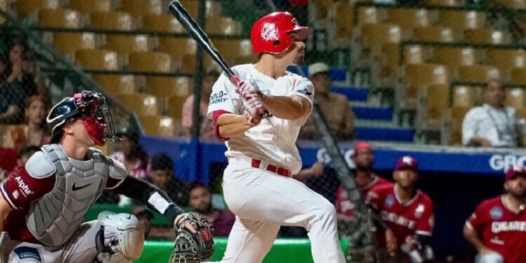 Tres extrabases extienden racha escarlata a 6-0