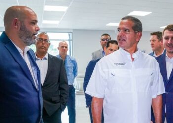 Pierluisi anuncia mejoras en infraestructura portuaria y expansión de servicios de carga aérea con Tradewinds Jet Services