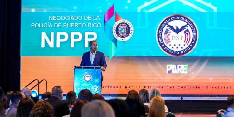 Pierluisi resalta la urgencia de combatir la violencia económica en simposio sobre violencia de género