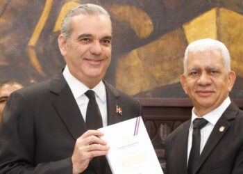 Proclaman la nueva Constitución dominicana