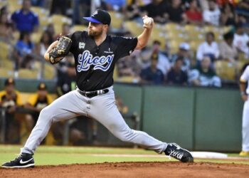 Moyers brilla en blanqueada del Licey sobre Águilas