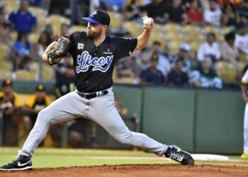 Moyers brilla en blanqueada del Licey sobre Águilas