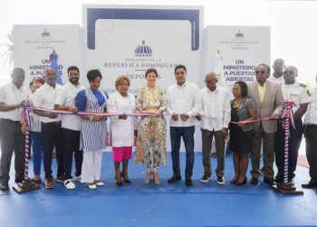 Vicepresidenta Peña entrega 403 viviendas y reafirma compromiso con familias dominicanas