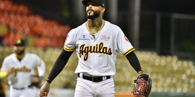 Águilas dejan a Estrellas en el terreno del Estadio Cibao
