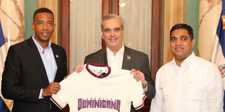 Presidente Abinader recibe al equipo de béisbol que representará al país en torneo Premier 12, en China Taipei