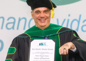 Presidente Abinader recibe “honoris causa” de la Universidad ISA