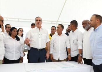 Presidente Luis Abinader supervisa los trabajos del malecón de Nagua