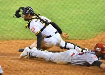 Pujols se lleva duelo contra Molina con victoria 2-1 de Leones