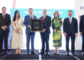 AMCHAMDR reconoce al ministro Bisonó por aportes en materia de nearshoring