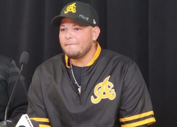 Ahora R.D., Yadier sigue sumando experiencia con la meta de dirigir en MLB