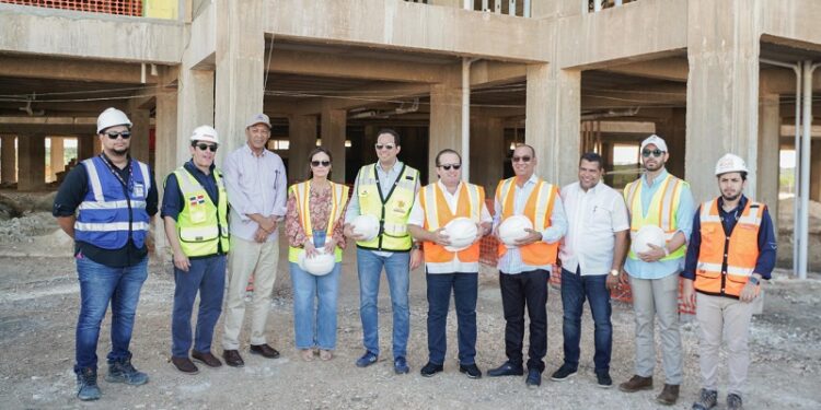 José Paliza supervisa avances del proyecto Cabo Rojo