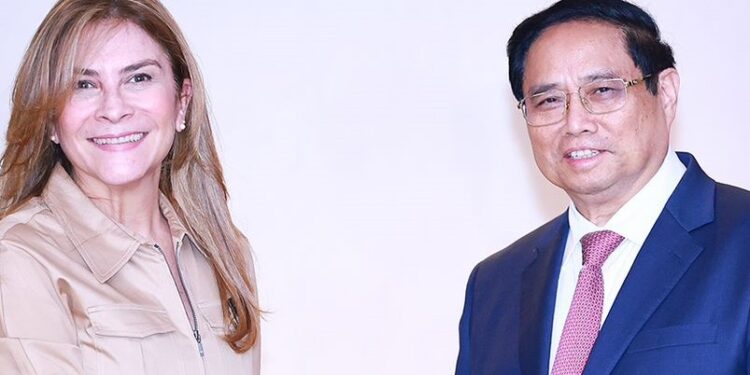 Carolina Mejía sostiene encuentro con el primer ministro de Vietnam