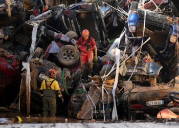 «He llegado a ver cadáveres flotando»: Hablan sobrevivientes de las mortales inundaciones en España