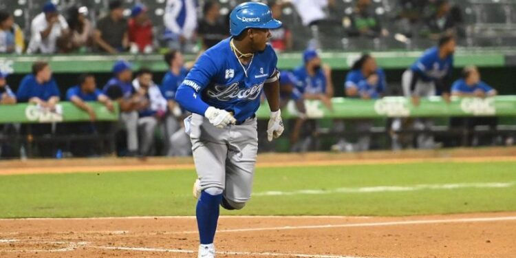 Licey somete a Estrellas y quiebra rachas