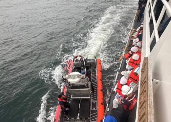 Guardia Costera repatria a 17 migrantes a República Dominicana