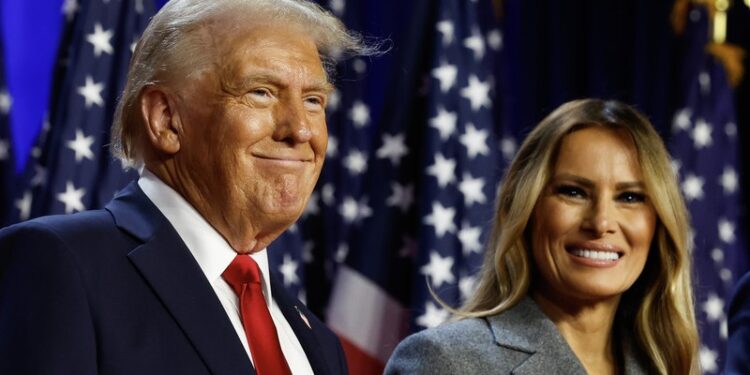 Juez pausa el proceso en el caso contra Trump por pagos a actriz porno