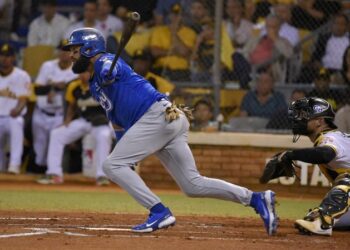 Licey vuelve a ceder ante Águilas en Santiago