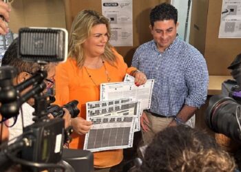 Candidatos a la gobernación votan, se registran fallas y apagones durante el proceso electoral