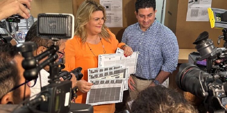 Candidatos a la gobernación votan, se registran fallas y apagones durante el proceso electoral