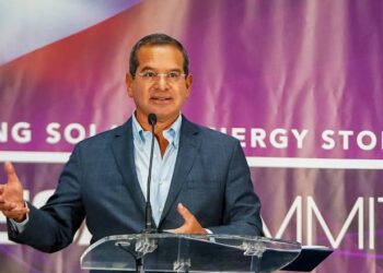Pierluisi destaca los avances y retos en la transformación energética de Puerto Rico en la Octava Cumbre Anual de SESA
