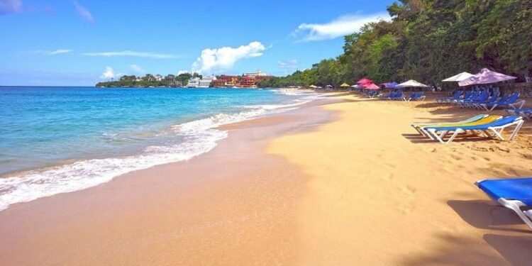 Defensa Civil de Puerto Plata anuncia cierre de playas por fuerte oleaje