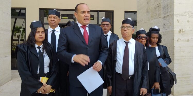 Fundación Primero Justicia interpone querella contra directores de la OPTIC, y de Pasaportes