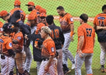 Toros remontan en extra innings sobre las Águilas
