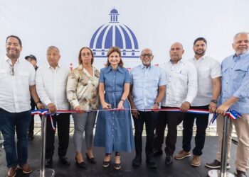 Vicepresidenta Peña entrega viviendas, espacios deportivos y centros comunitarios