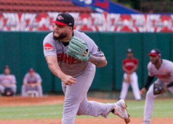 Con blanqueada, Leones amplían racha y dominio sobre Gigantes