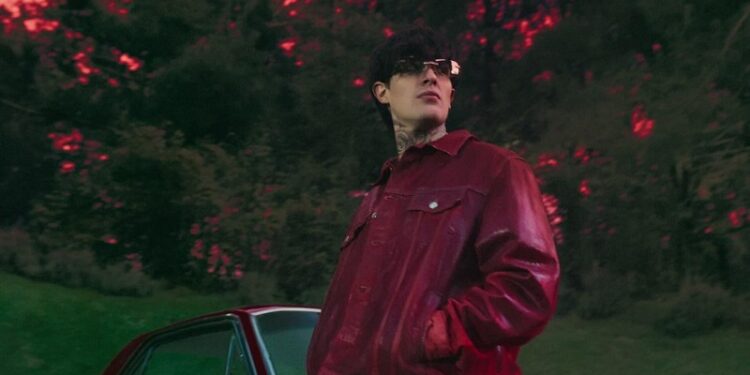 Adriel Favela estrena «Todo Es Rojo»