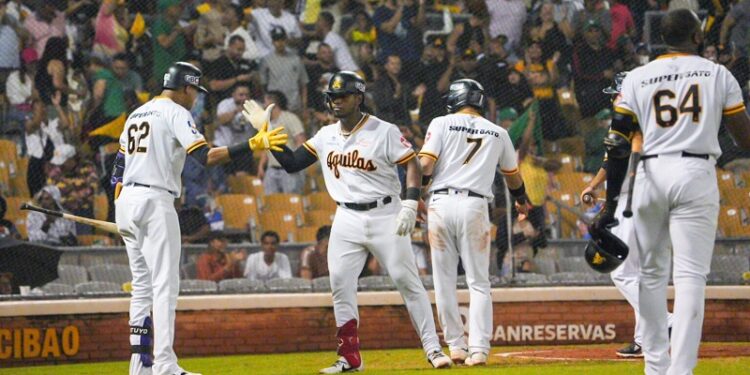 Águilas derrotan a las Estrellas y vuelan del último lugar a la cima