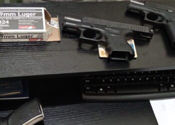 Policía Nacional decomisa arsenal de armas de fuego y arresta a tres personas en La Vega