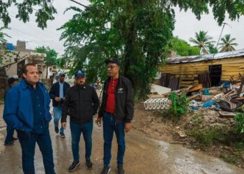 Paliza garantiza asistencia a familias afectadas por lluvias en Puerto Plata